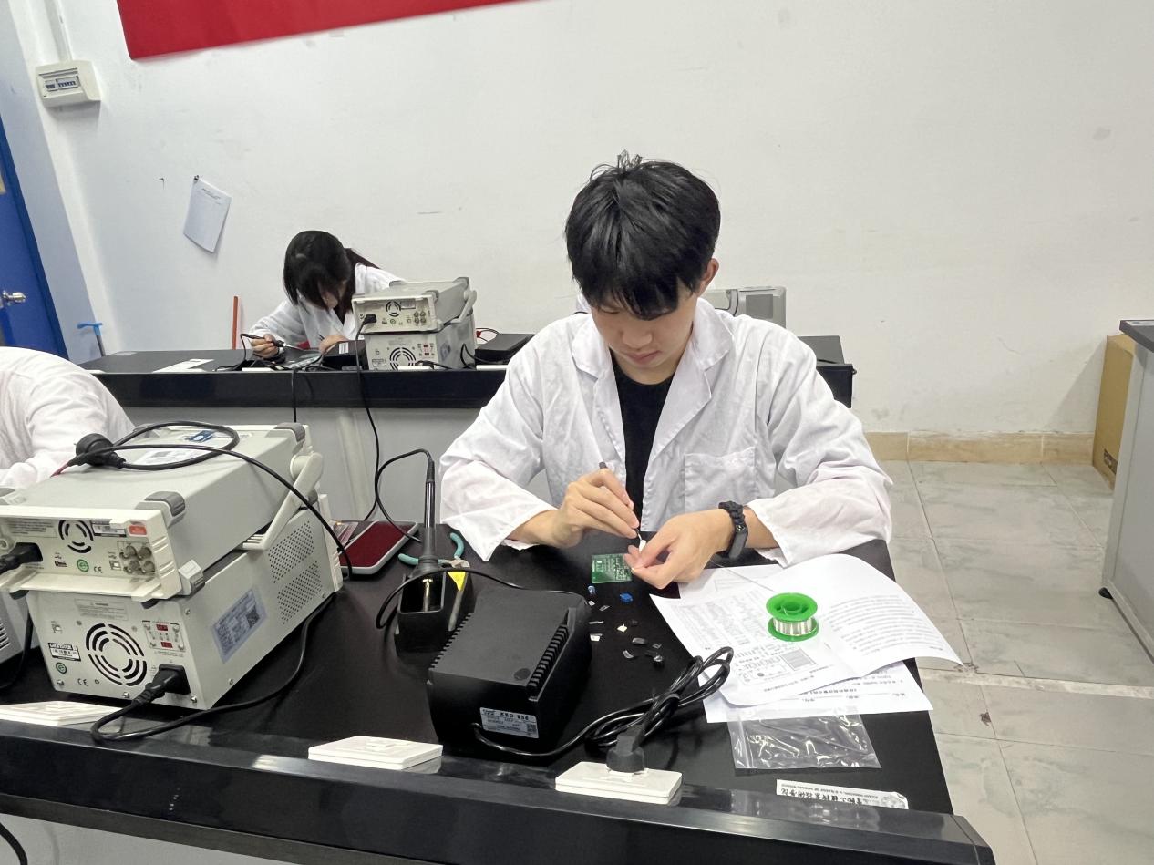 技能筑夢(mèng)，創(chuàng)新未來(lái) 康復(fù)保健系成功舉辦第十一屆學(xué)生職業(yè)技能大賽之智能電子產(chǎn)品設(shè)計(jì)與開(kāi)發(fā)賽項(xiàng)